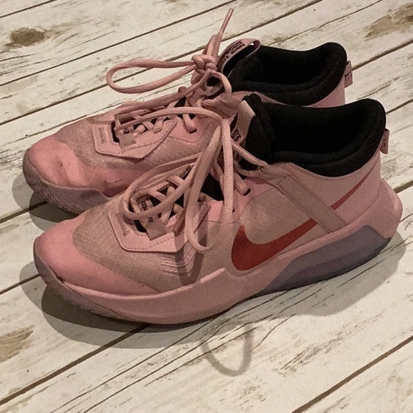 pink basketball shoes women